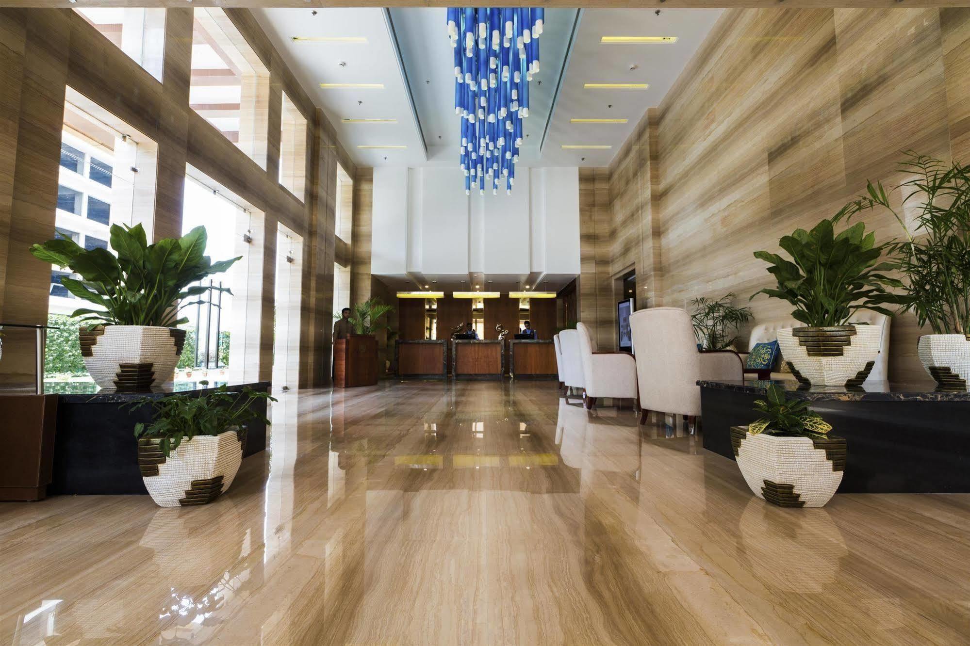 Golden Tulip Vasundhara Hotel y Suites Ghaziabad Exterior foto