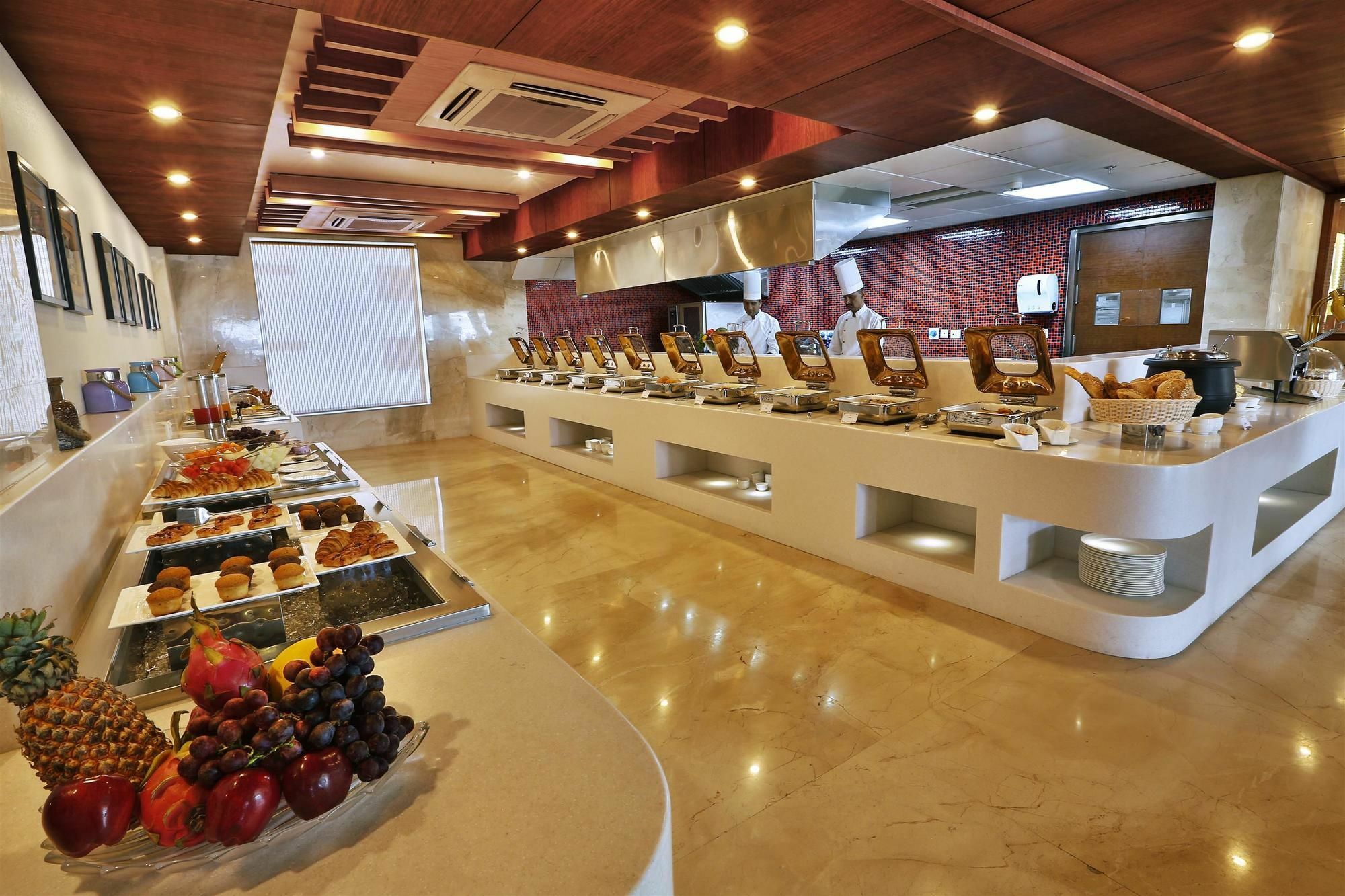 Golden Tulip Vasundhara Hotel y Suites Ghaziabad Exterior foto
